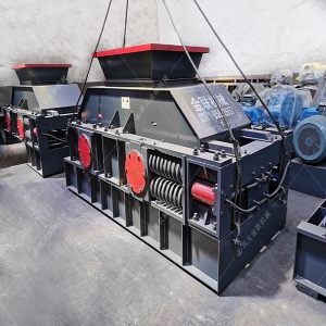 2PG1200x800彈簧式對輥破碎制砂機發貨圖片