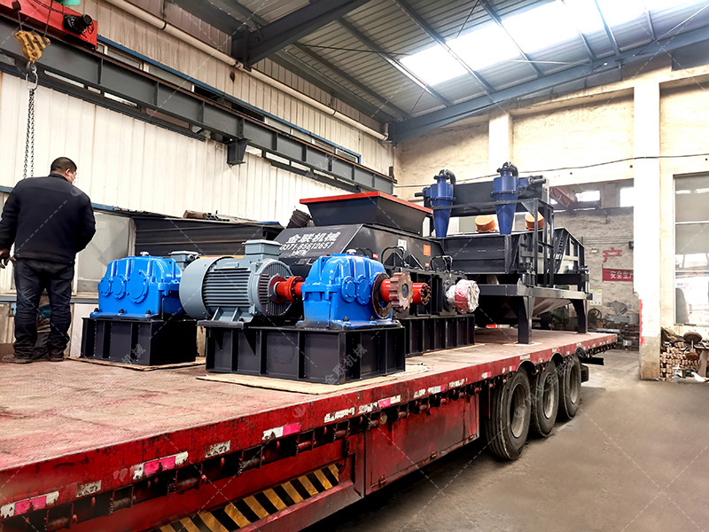 1000x700型半自動(dòng)對(duì)輥式破碎機(jī)發(fā)貨圖片