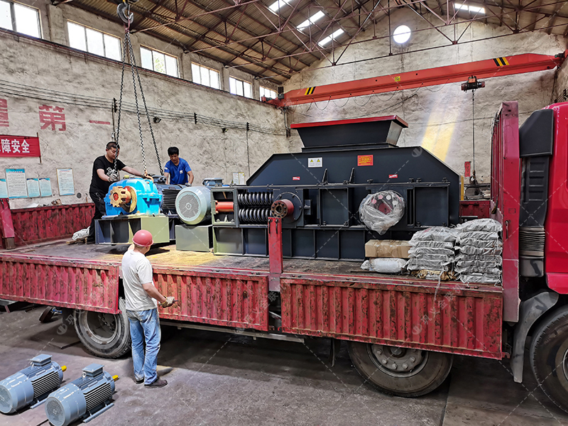 2PG1200x800彈簧式對輥破碎制砂機發(fā)貨圖片