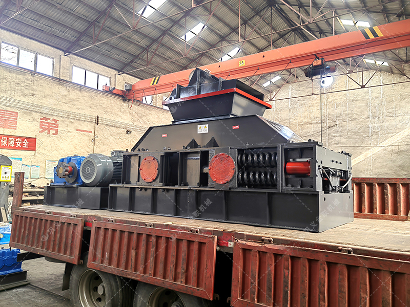1200x800半自動液壓對輥破碎機(jī)發(fā)貨圖片
