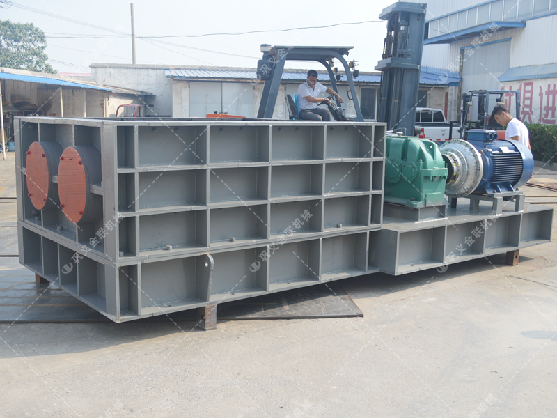 大型強力分級雙齒輥破碎機發貨圖片_發往山東_破碎煤炭