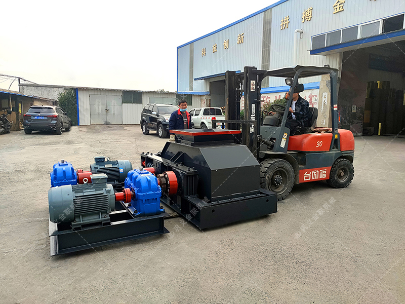 2PG800x600對輥破碎機(jī)發(fā)貨圖片_發(fā)往貴州貴陽_破碎鵝卵石