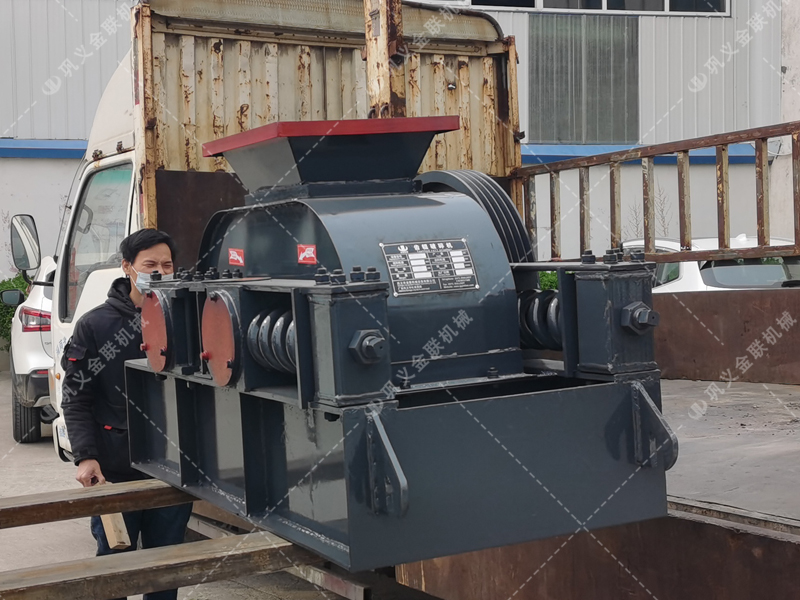 2pg400X250小型對(duì)輥破碎機(jī)發(fā)貨圖片_發(fā)往湖南長(zhǎng)沙_破碎石英沙 2pg400X250小型對(duì)輥破碎機(jī)發(fā)貨圖片_發(fā)往湖南長(zhǎng)沙_破碎石英沙