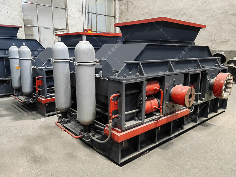 液壓對(duì)輥制砂機(jī)破碎一噸瓜米石，能出多少砂子？