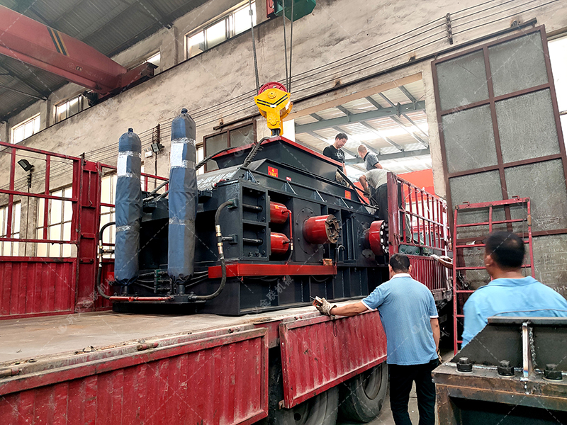 顎破與對輥破碎機：哪種更節(jié)省地將石頭破碎成石子？